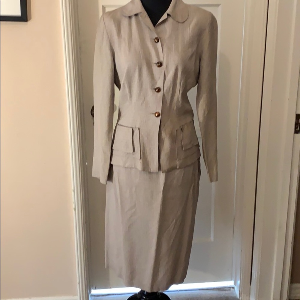 Vintage skirt suit. Gray with red. Waist 27